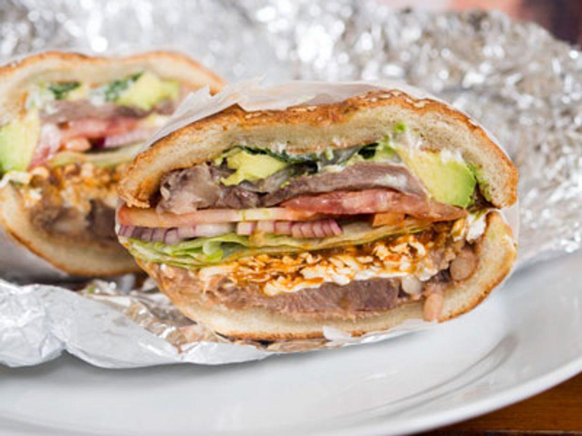 طرز تهیه ساندویچ مرغ مکزیکی | با این ساندویچ خوشمزه مهمان هایت را سورپرایز کن