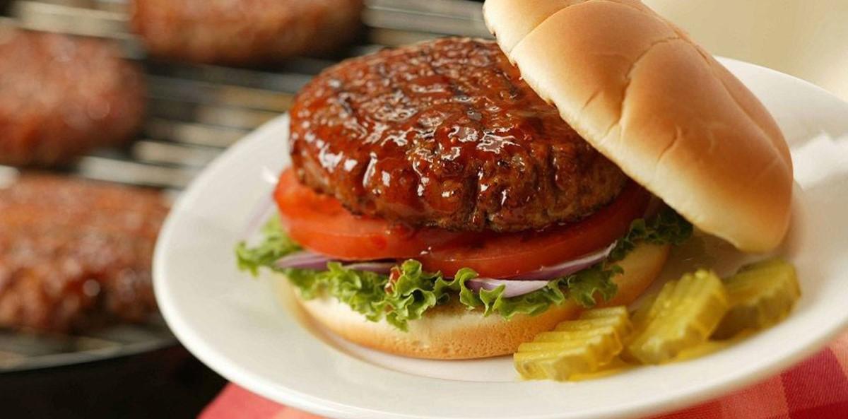 دستور پخت همبرگر لذیذ و آبدار| بهترین ترکیب گوشت و ادویه برای تهیه برگر چیه؟+ویدئو