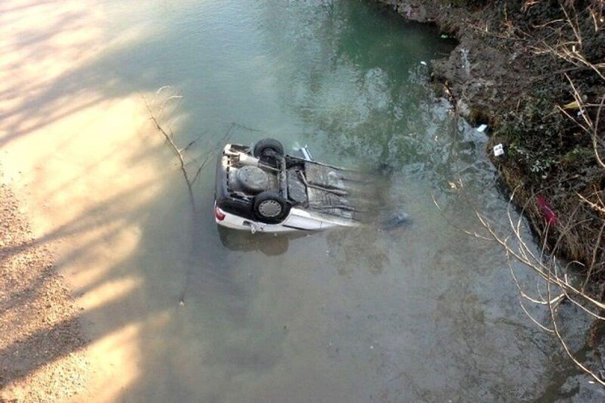 سقوط مرگبار یک پراید به درون رودخانه چالوس| یک سرنشین گم شد