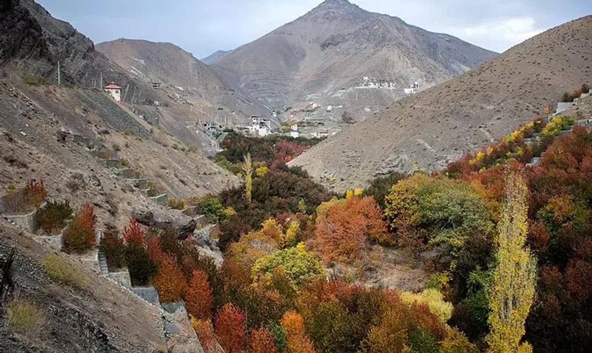 روستایی زیبا در نیم ساعتی تهران | تجربه جذاب آب تنی با آبشار رندان را از دست ندهید