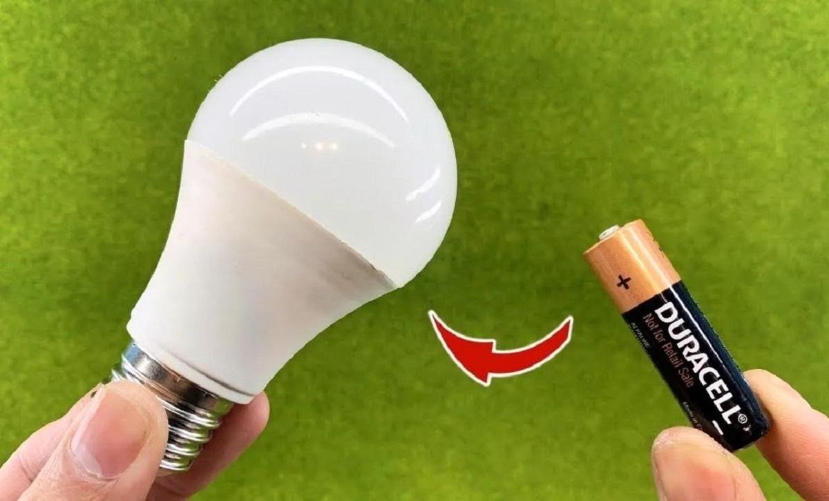 تعمیر لامپ سوخته به سبک برقکار هندی | فقط با یک باتری لامپ ای دی را تعمیر کن +ویدئو