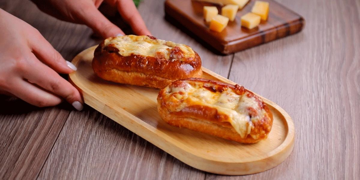طرز تهیه ساندویچ سوسیس انجوی پنیری | این فینگرفود خوشمزه رو برای میان وعده درست کن