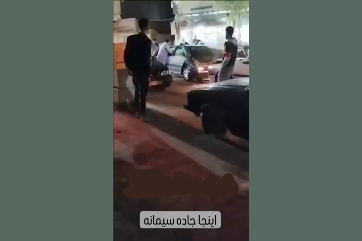 درگیری مسلحانه در جاده سیمان مشهد| رعب و وحشت مردم از تخریب خودروها و حمله وحشیانه اشرار+ویدئو