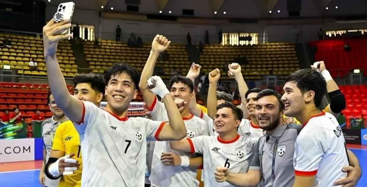 رقص و شادی بازیکنان تیم ملی با آهنگ صادق بوقی| شادی برای صعود به جام‌ جهانی