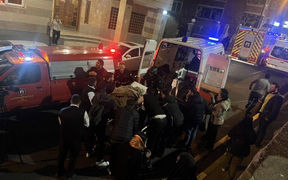 آتش سوزی بیمارستان گاندی تهران | تصاویر انتقال بیماران با آمبولانس های اورژانس