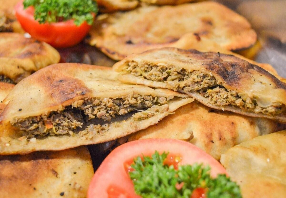 طرز تهیه ساندویچ عرایس با نان پیتا | این ساندویچ عربی خوشمزه را به راحتی در خانه درست کنید